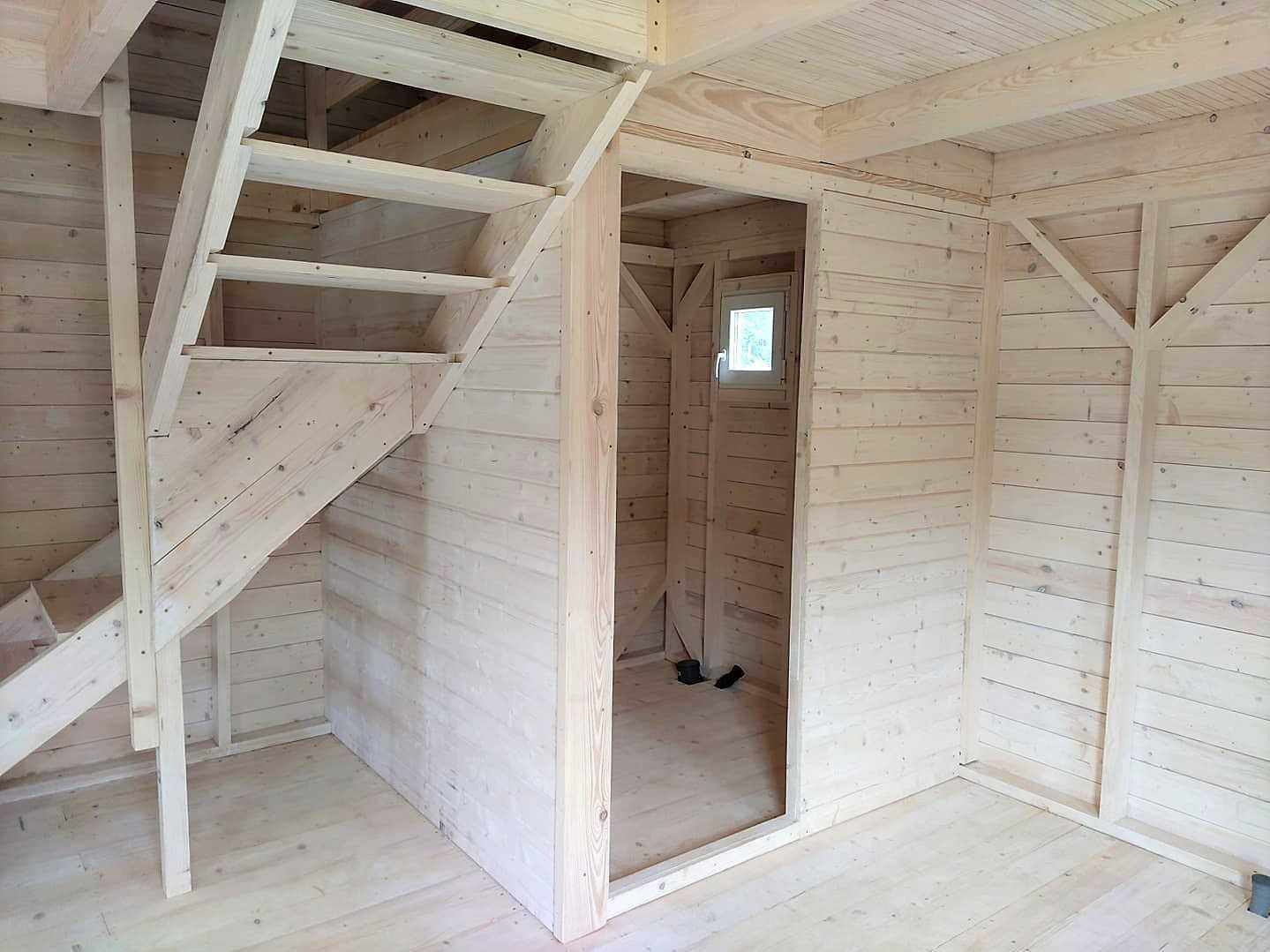 Drewniany domek 35m^2 z poddaszem, blacha, drewniane schody