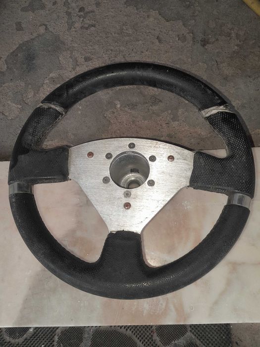 Volante pequeno com cubo
