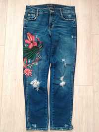 Zara jeansy 34 z haftem kwiaty