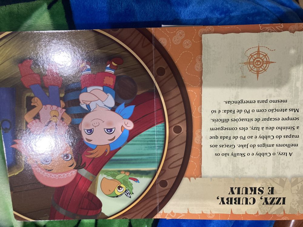 Livro com figuras jake da terra do nunca