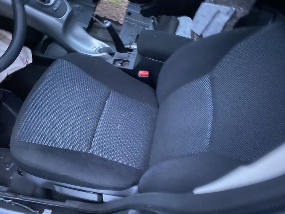 Klapa  tylna ladna Toyota Auris e15 kod lakieru 8s1 cześci