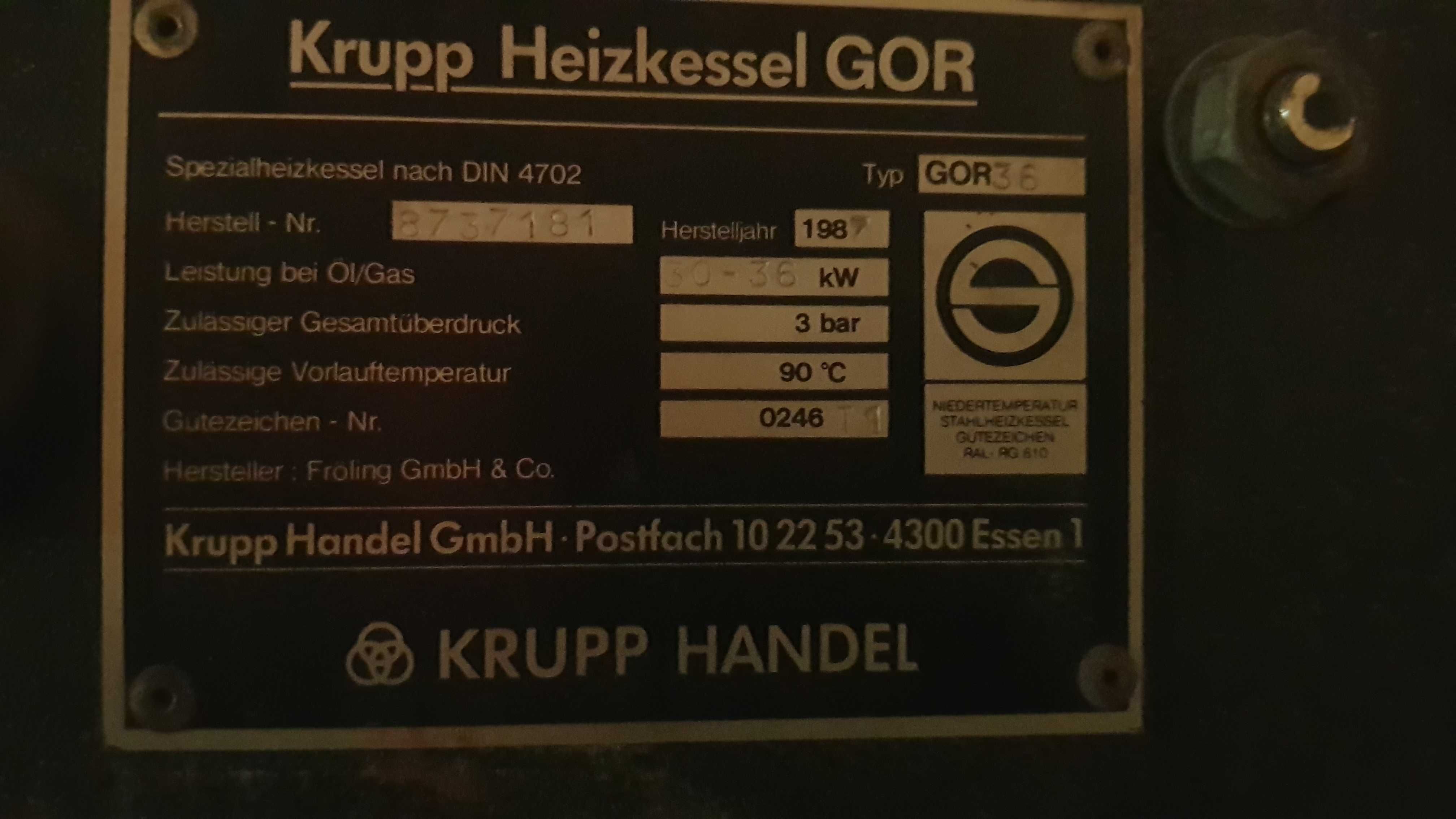 Piec kocioł na olej opałowy z bojlerem i zbiornikiem.