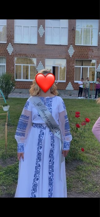 продам білу вишиту сукню 46 розміру