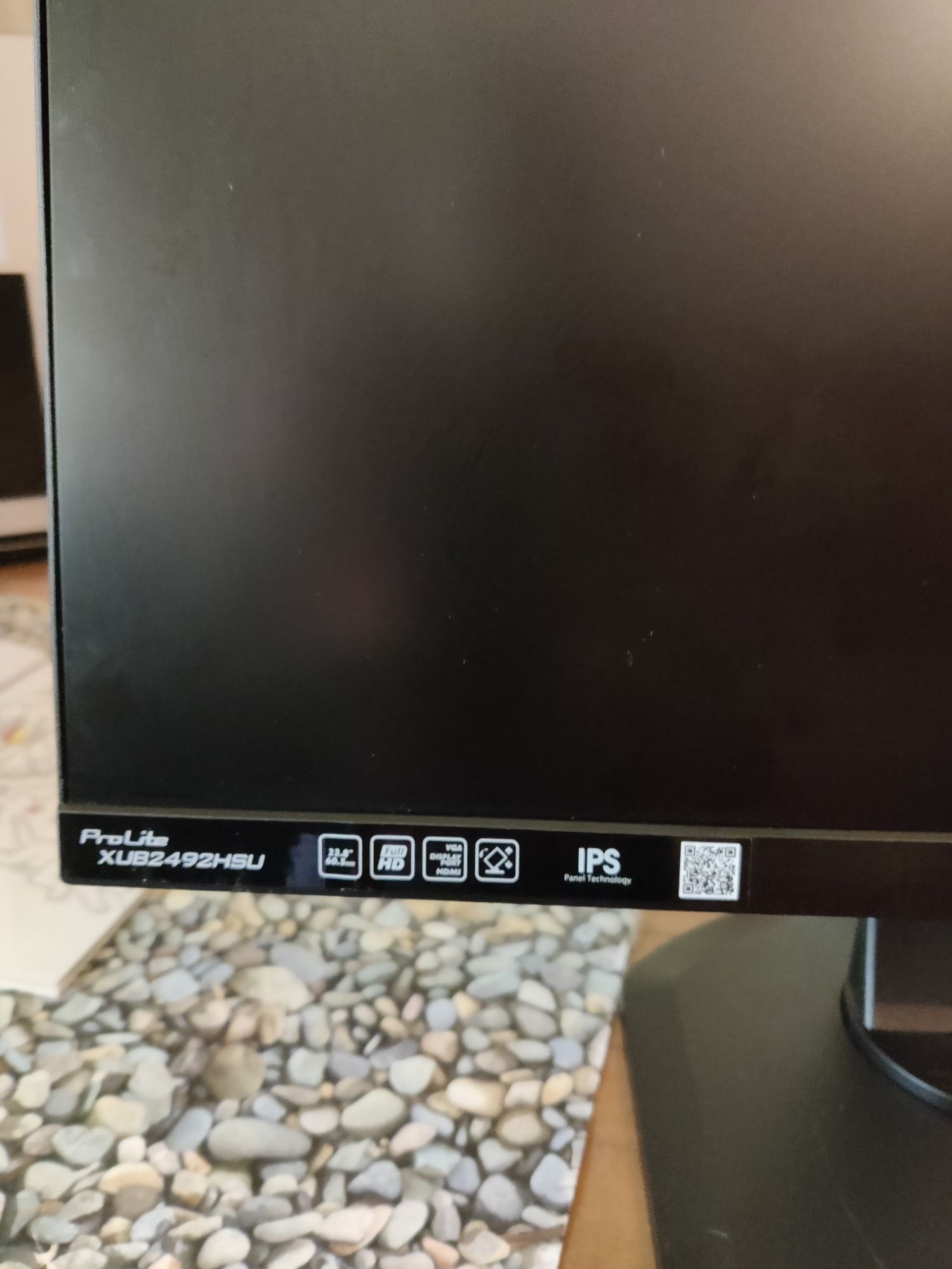 Monitor 24"l IPS ajustável