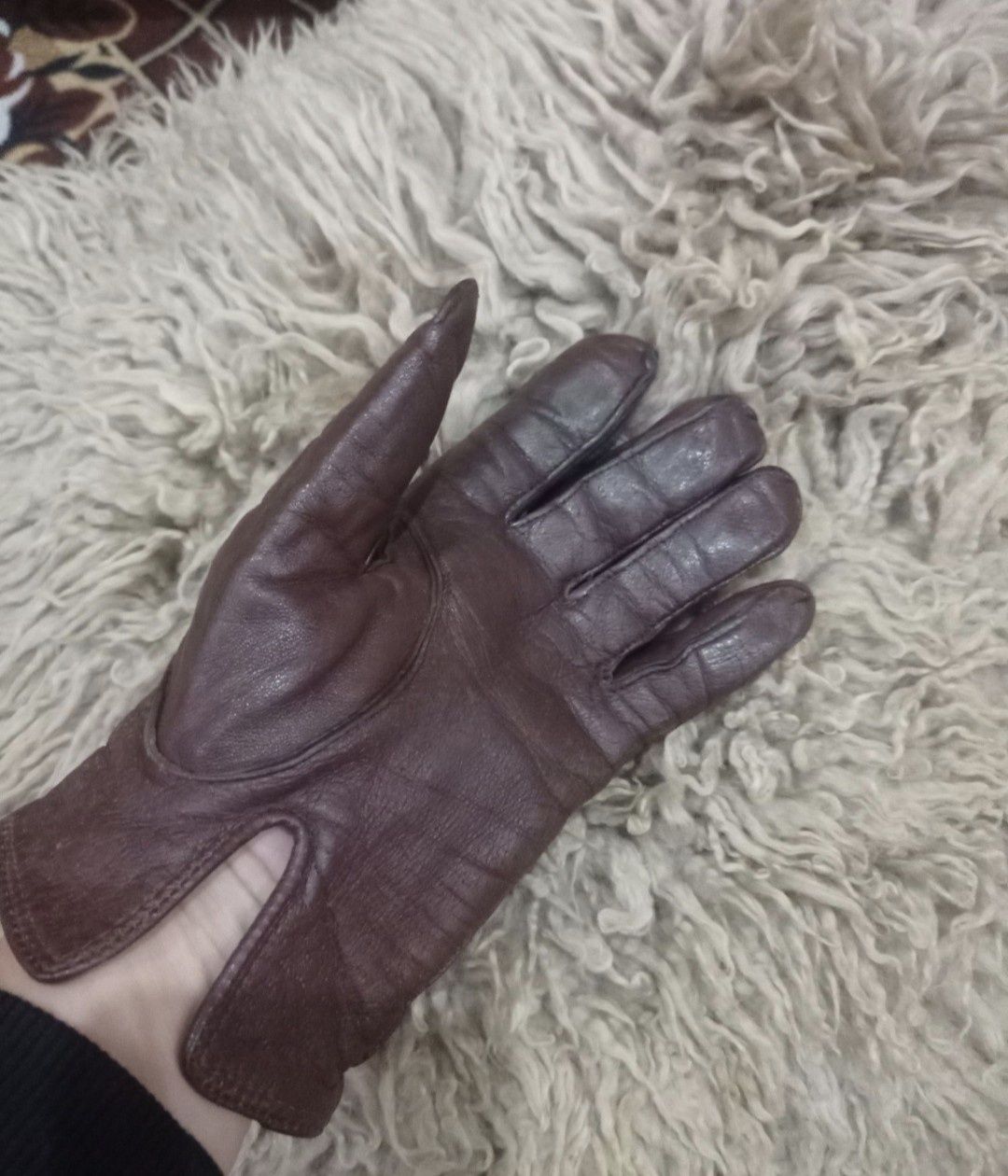 Кожаные перчатки