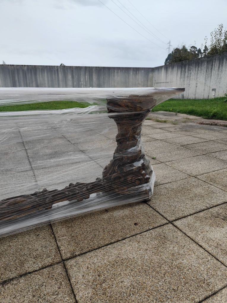 Mesa de sala de jantar extraordinária, magnífico pé em talha dourada .