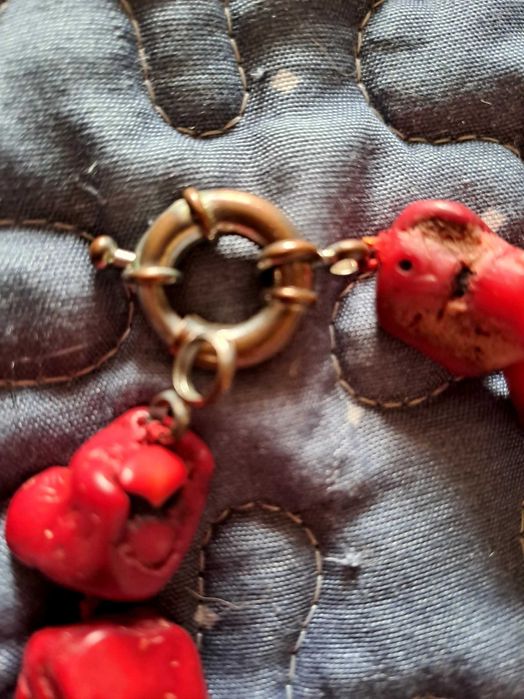 Бусы с рубленого кораллу