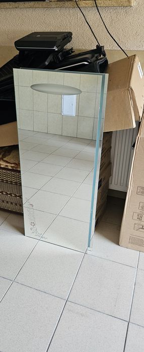 Dwa lustra kryształowe