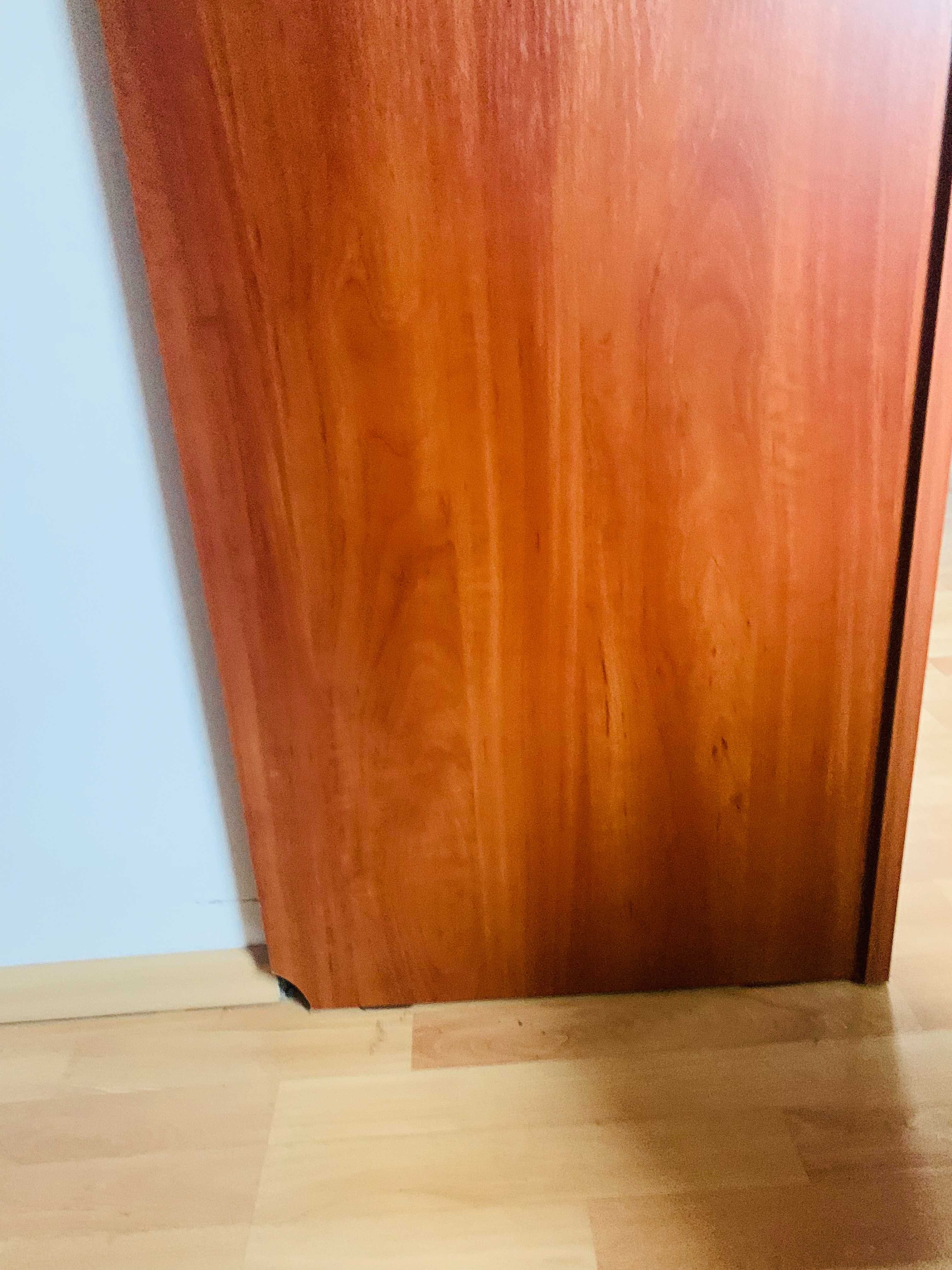 Zestaw bardzo pojemnych mebli do biura lub pokoju