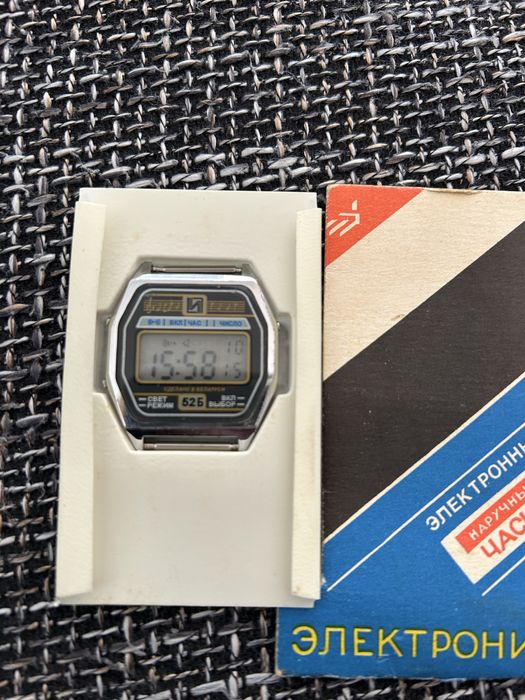 Stary zegarek elektroniczny ZSRR, Prl