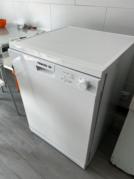 Máquina Lavar loiça Princess avariada para peças