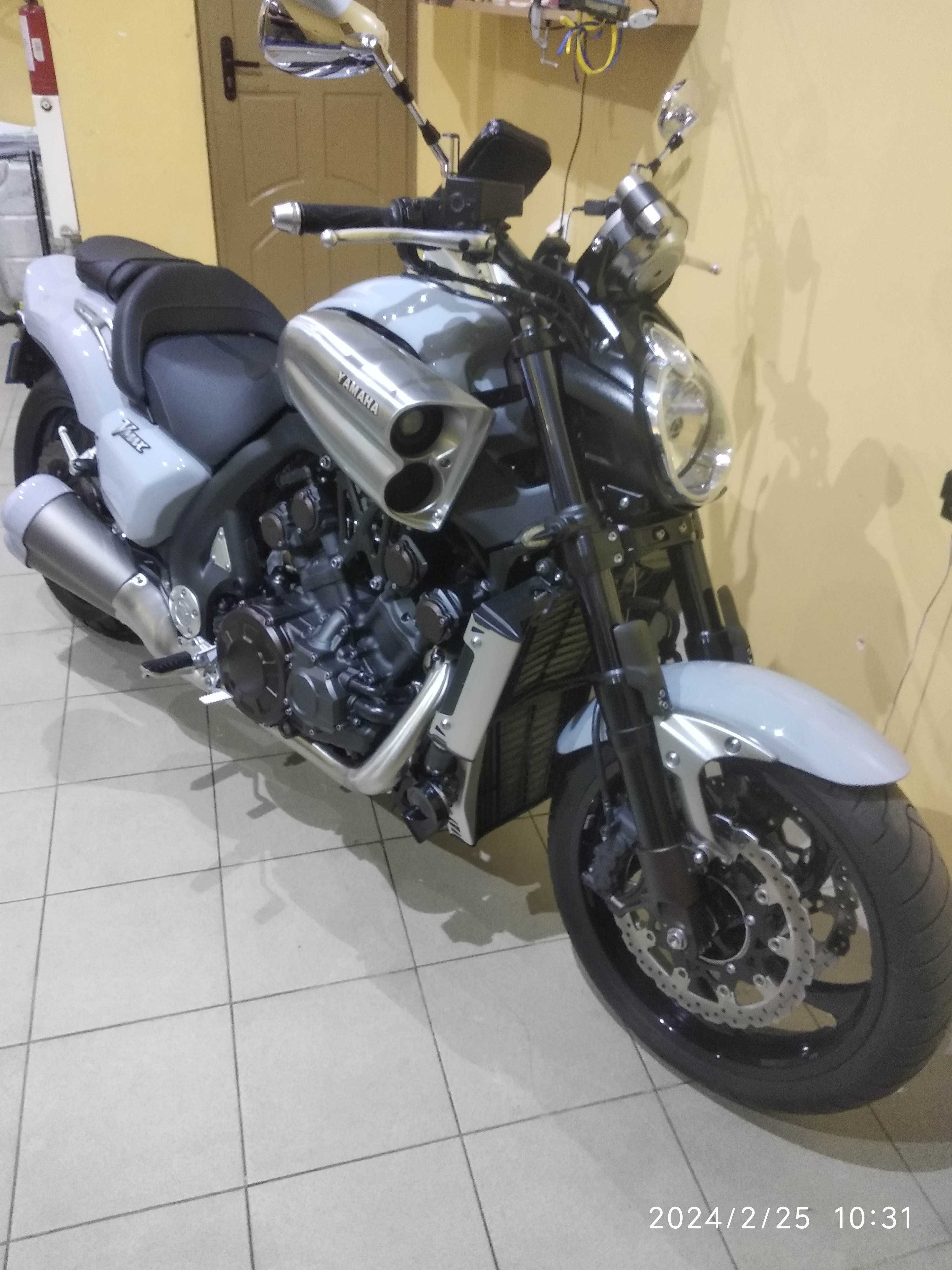 Продам мотоцикл Ямаха V-max 1700 2014 года выпуска