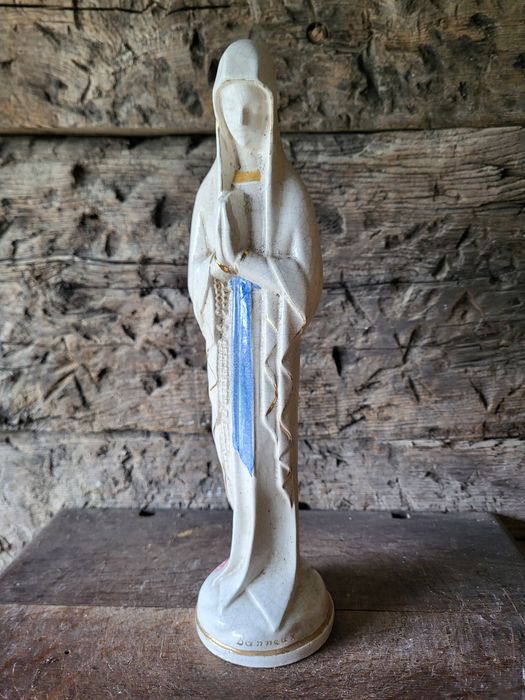 Porcelanowa figurka Maryja Banneux Matka Boża Ubogich