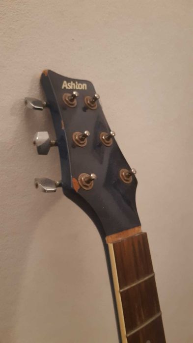 Guitarra Acústica Ashton (Azul) - pequenos reparos