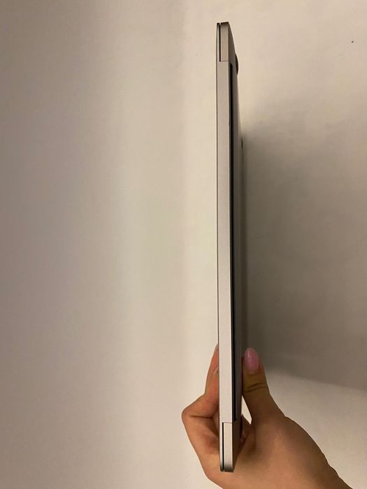 MacBook pro 13 M1 2020 8/256gb відмінний стан