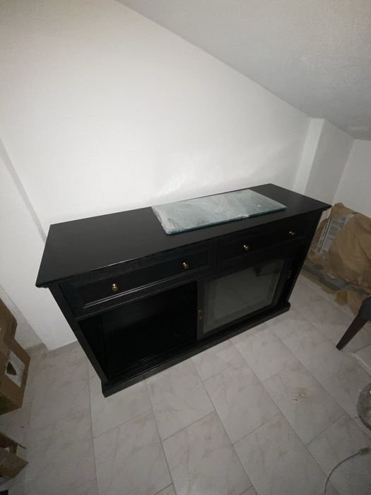 Móvel aparador, com portas de correr