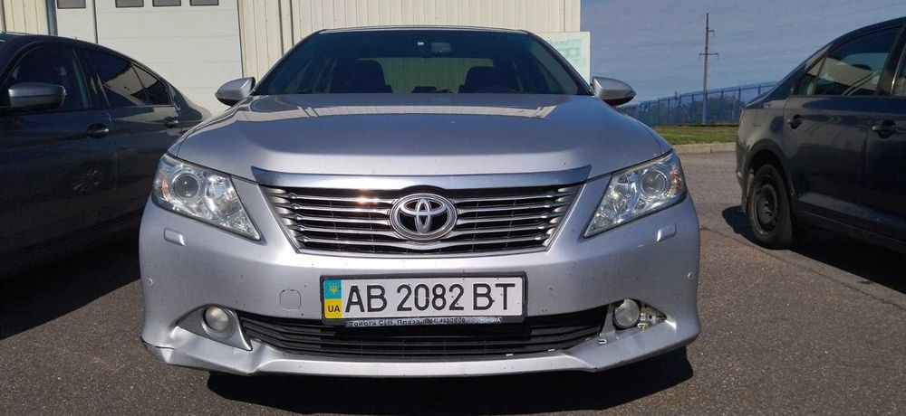 Компанія розпродує авто