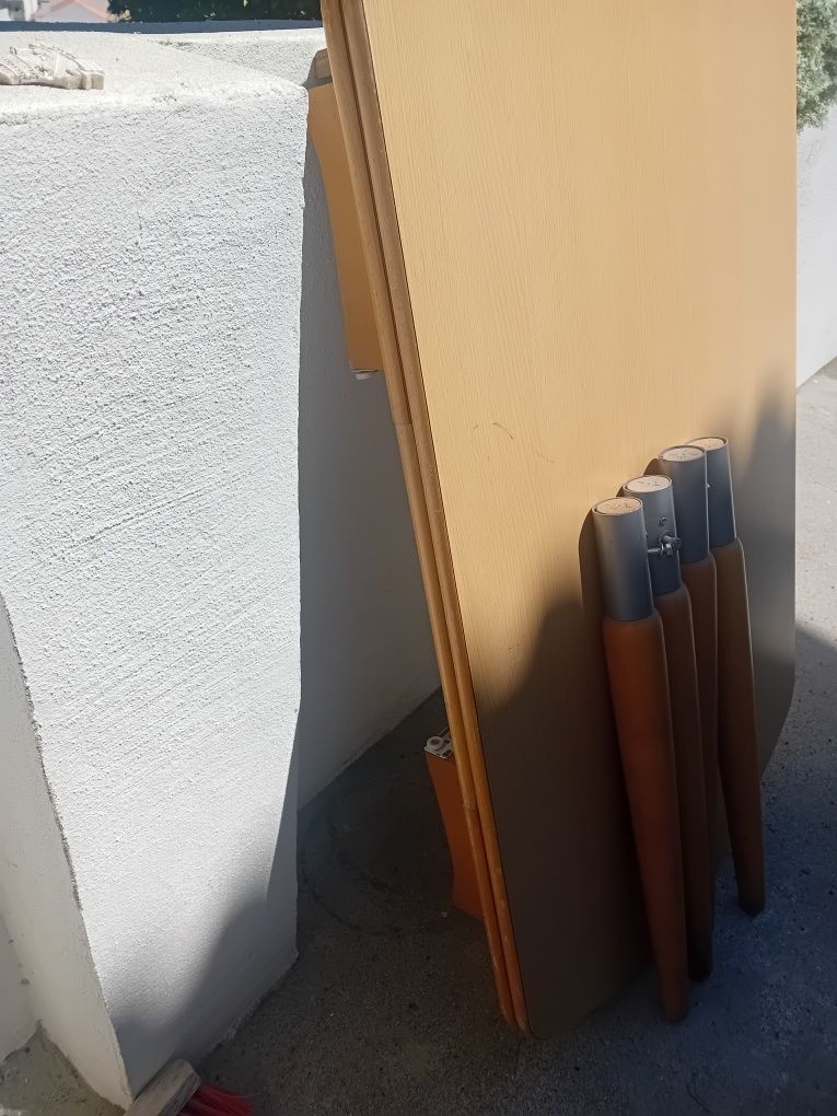 Mesa extensível estado aceitável