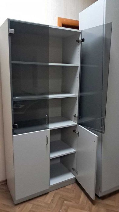 Стеклянный шкаф с нижним отделением, цвет серый, для офиса