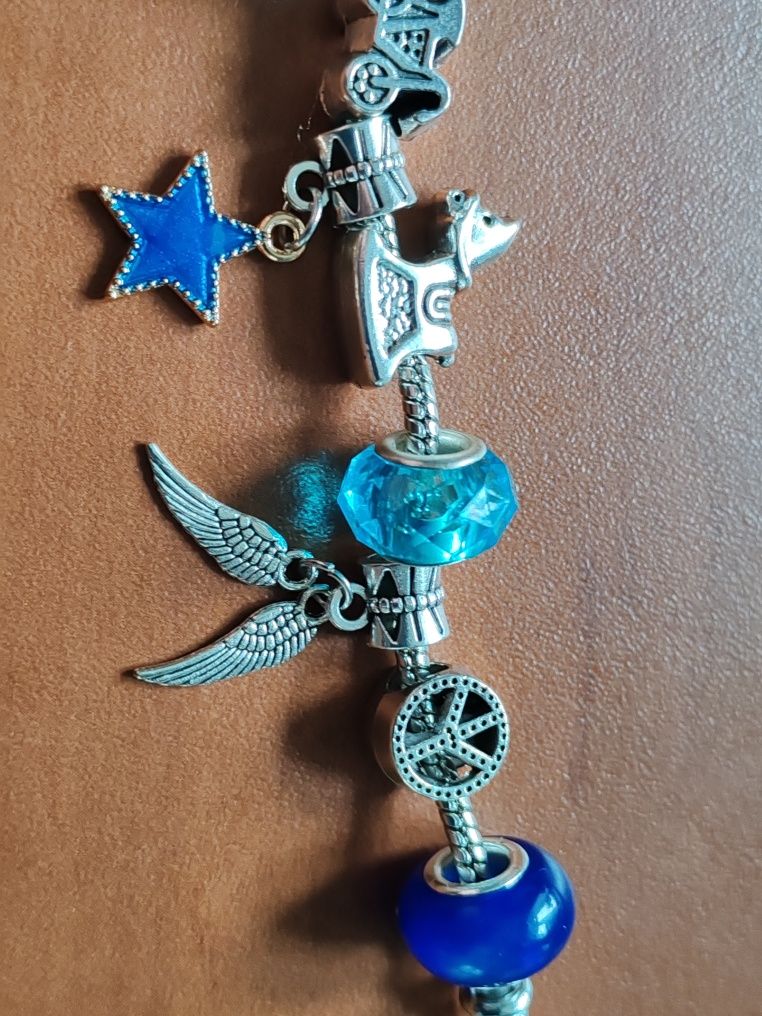 Bransoletka charms