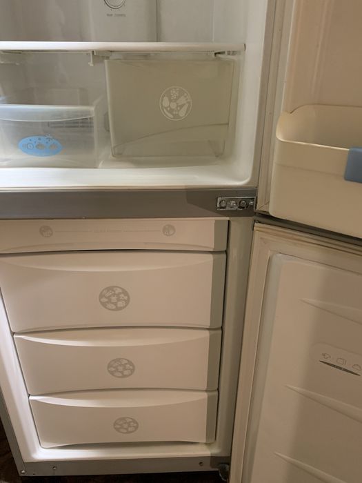 Большой холодильник LG. в отличном состоянии