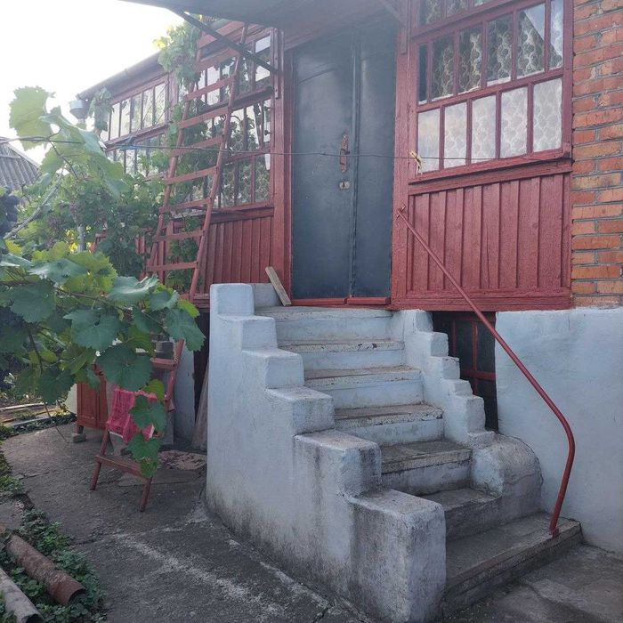 Сдам половину дома с отдельным входом ,есть 2 комнаты,кухня,веранда