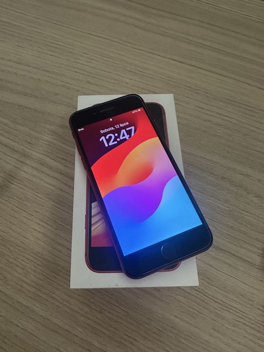 Iphone SE product red stan idealny