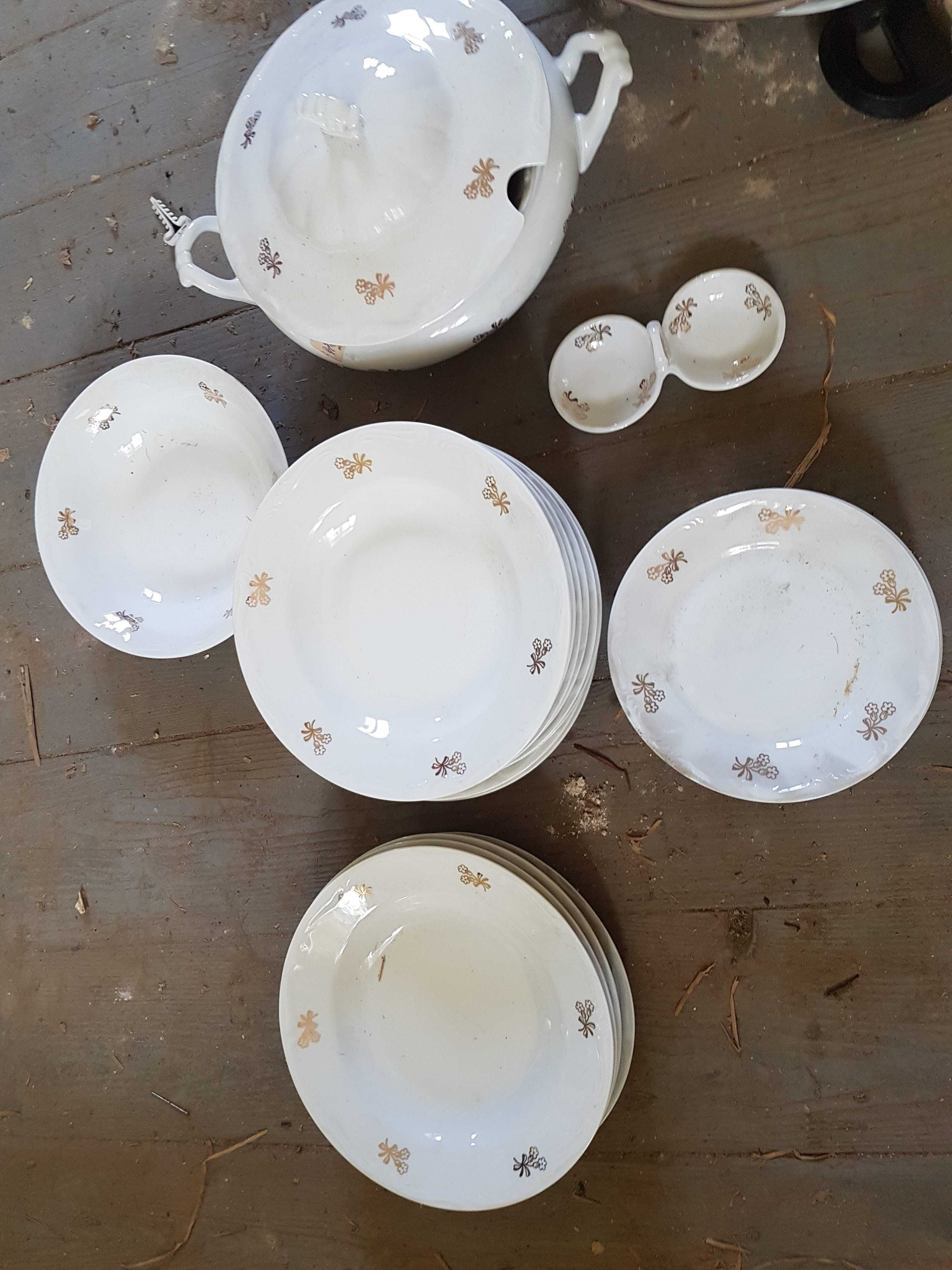 Zastawa stowa 25 sztuk Cmielòw porcelana