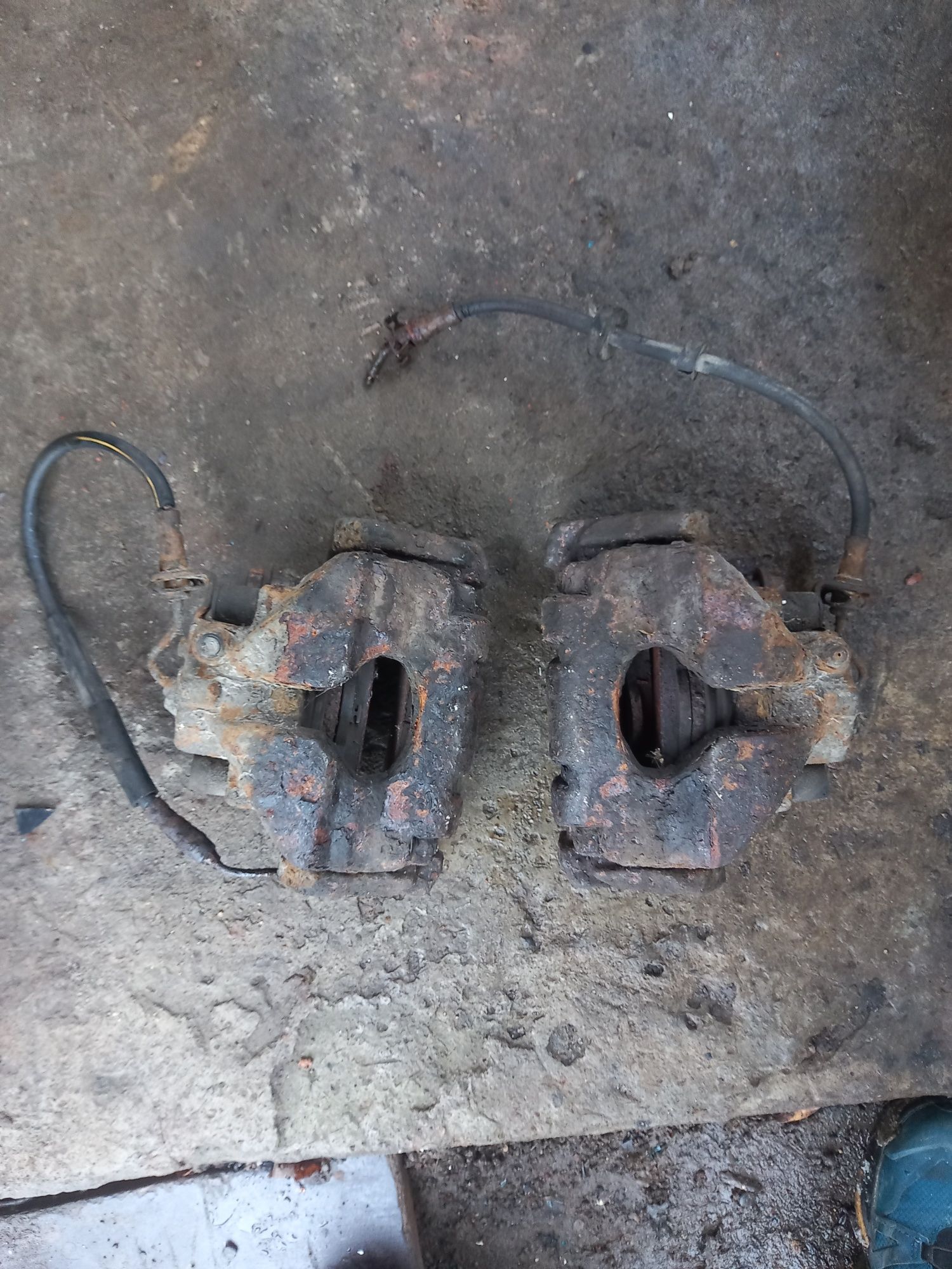 Vw t4 2.5 tdi zaciski hamulcowe z tarczami i klockami wentylowane