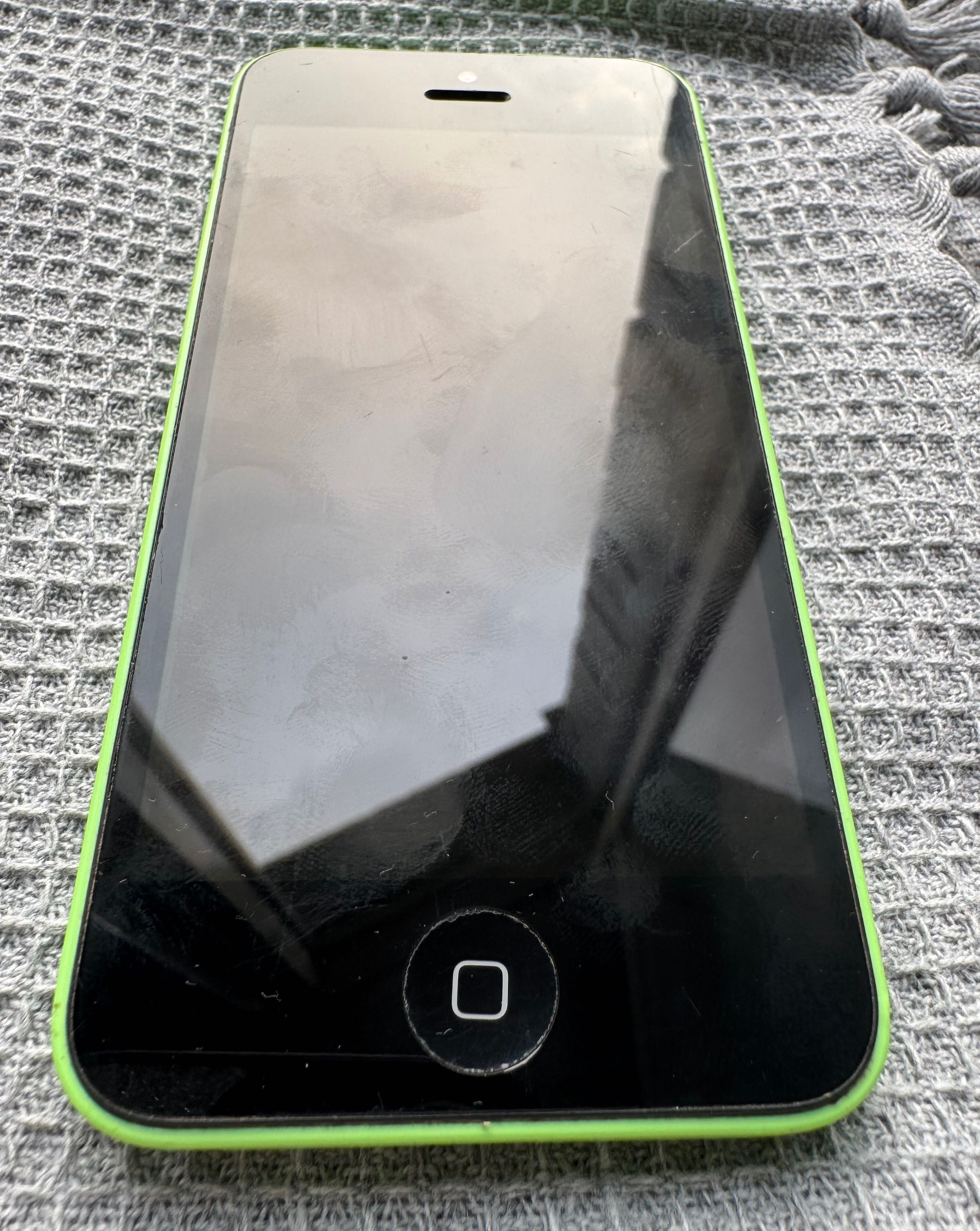 Iphone 5c 16GB все родное, рабочий