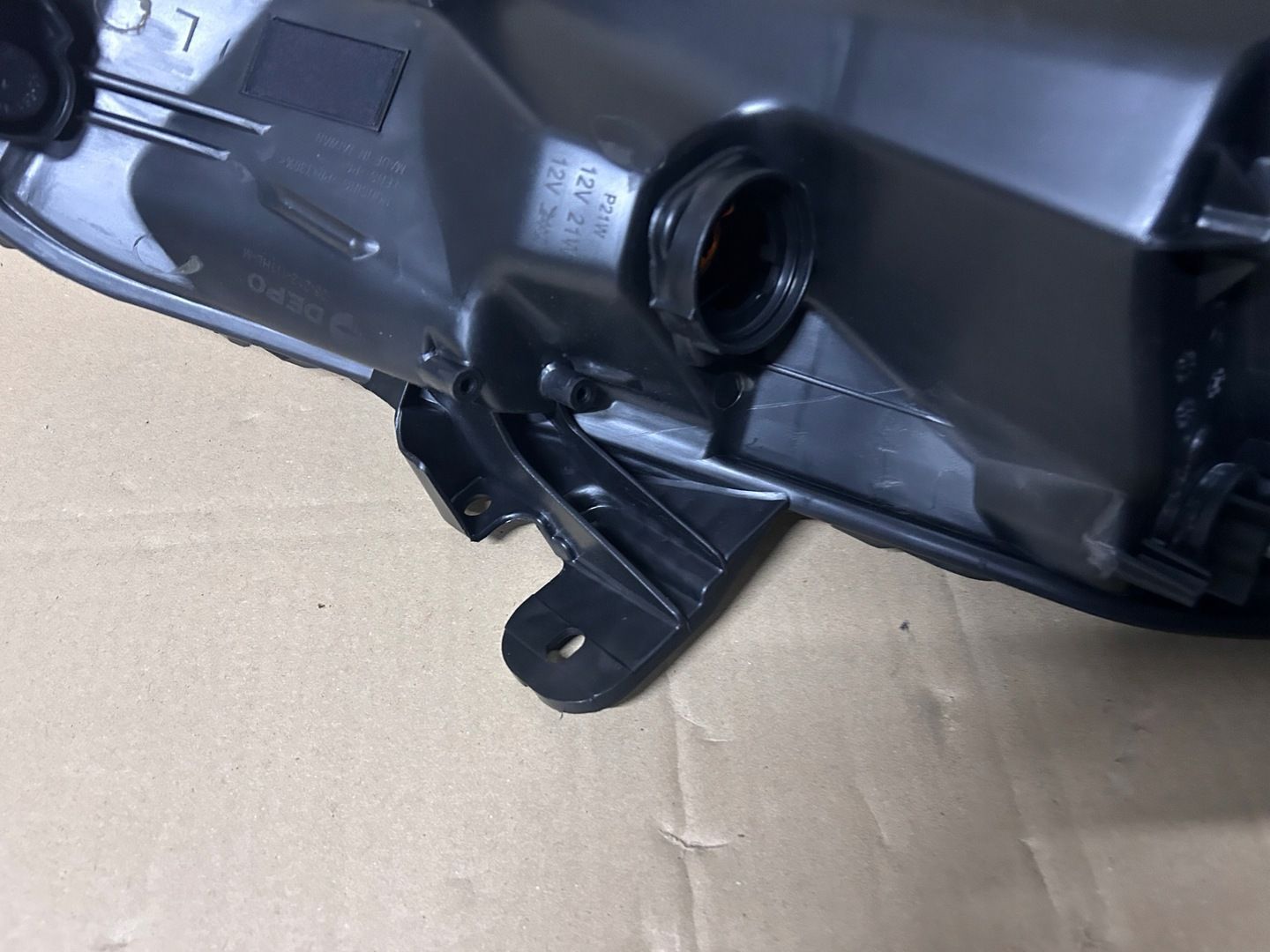 TOYOTA AYGO OD 14- REFLEKTOR LED LEWY DEPO