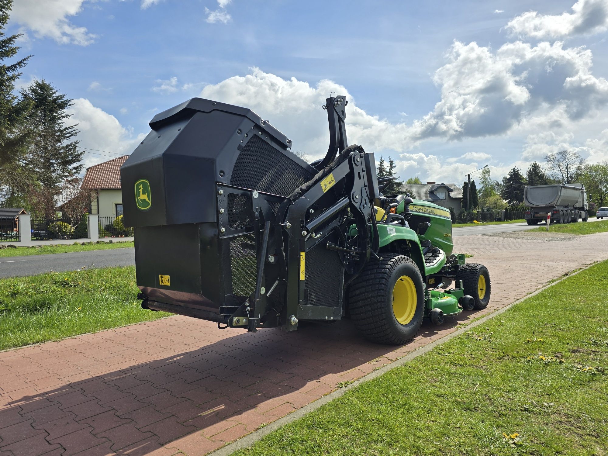 Kosiarka wielkopowierzchniowa John deere X950R wysoki wysyp