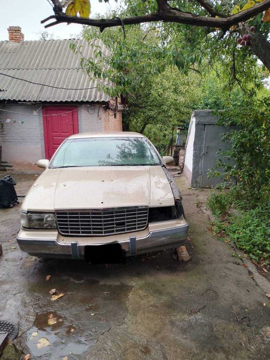 Продаётся Cadillac Fleetwood, 1995 года выпуска.