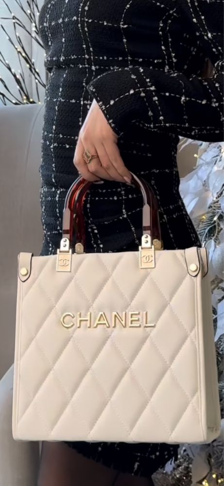 Нова сумка в стилі Chanel