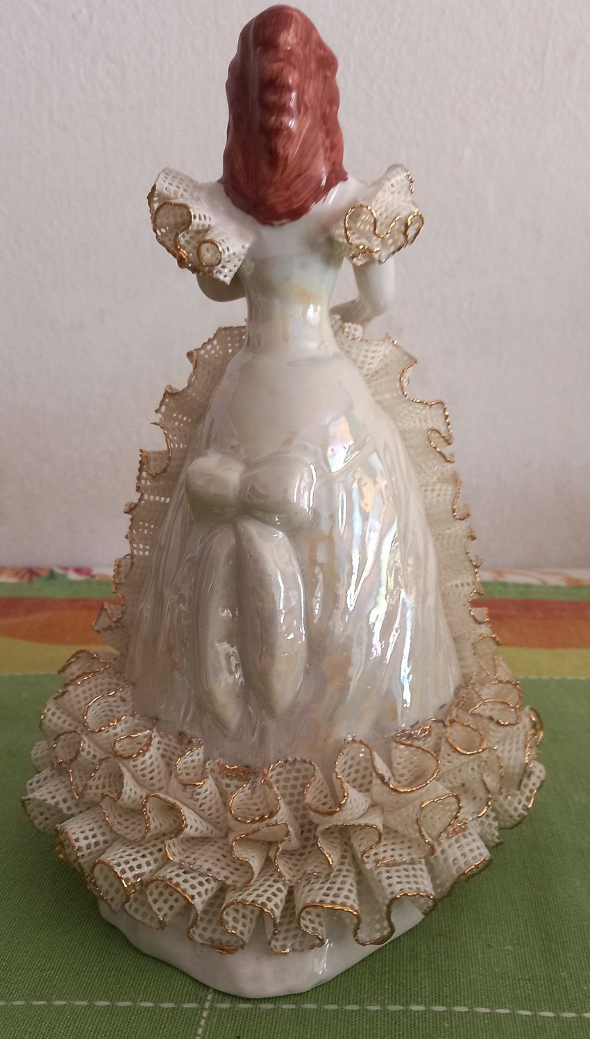 Porcelanowa figurka Roceram Panna z wachlarzem