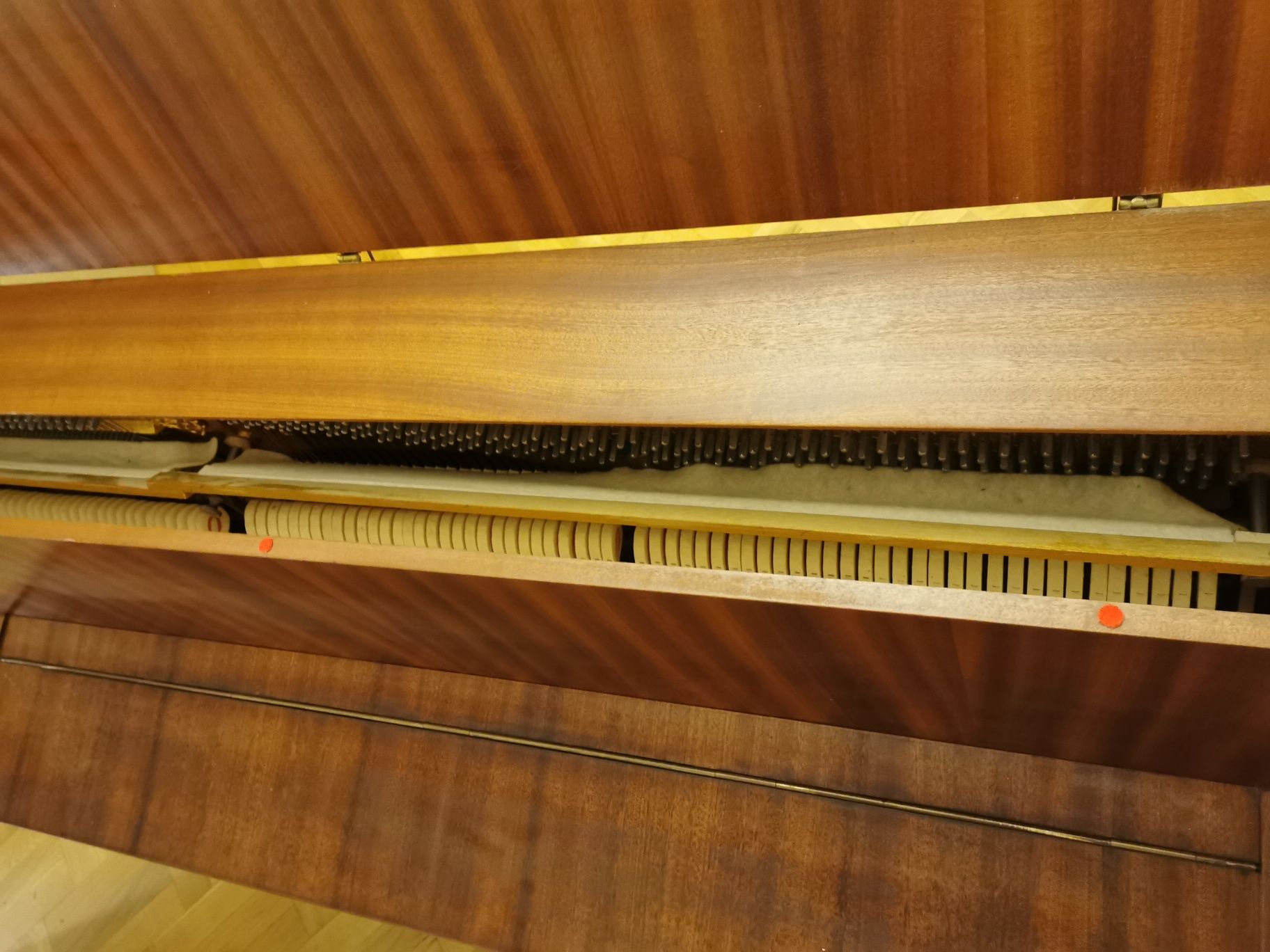 Pianino Legnica brązowe