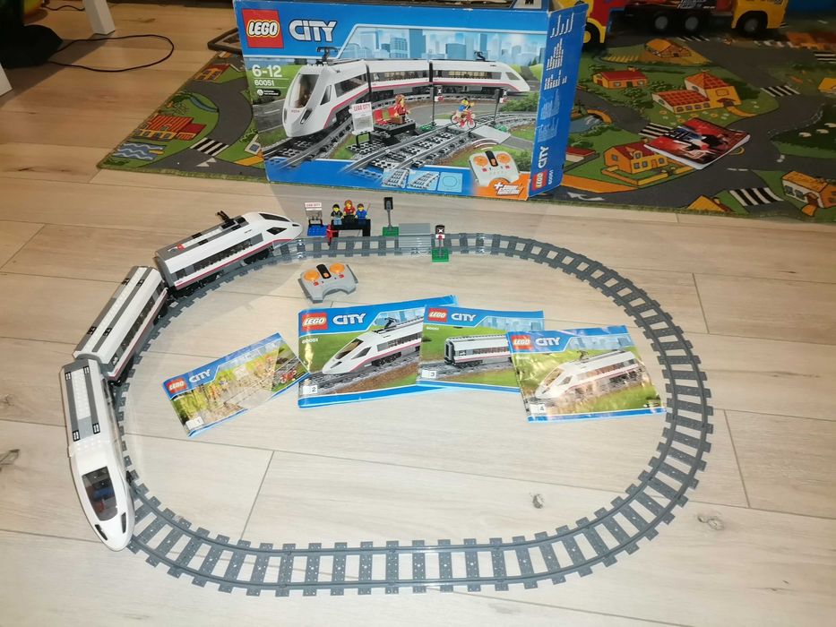 Pociąg LEGO CITY 60051