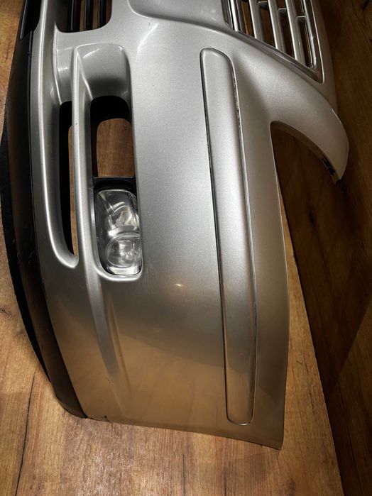 Zderzak przedni Toyota Avensis T25 kolor 1c0