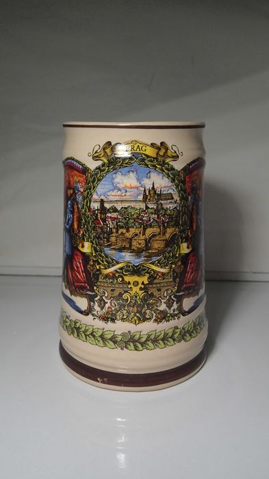Canecas de cerveja em cerâmica e vidro