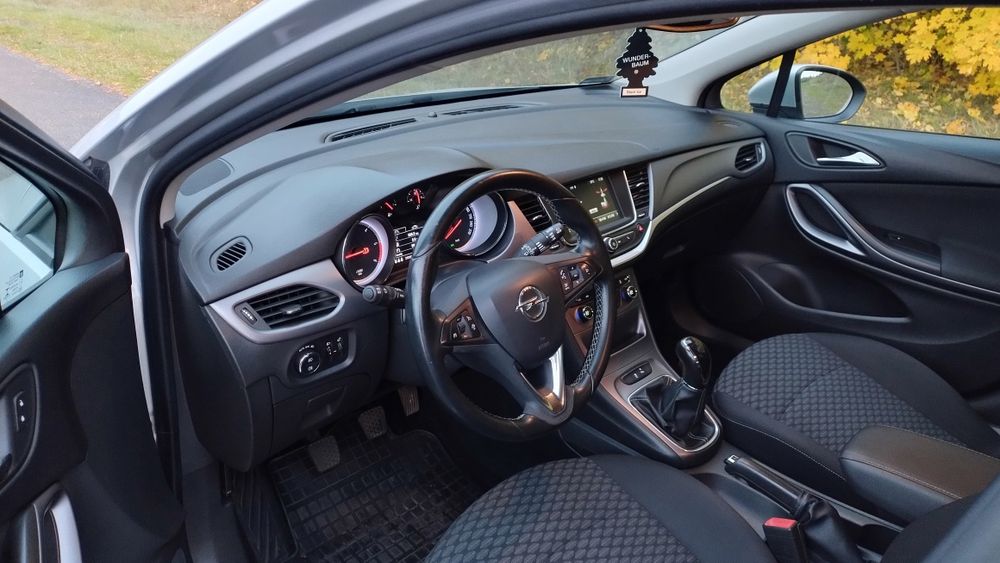 Opel Astra. Model K  Salon PL