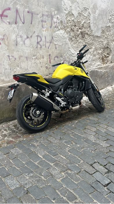 Hornet 750 ano 2023
