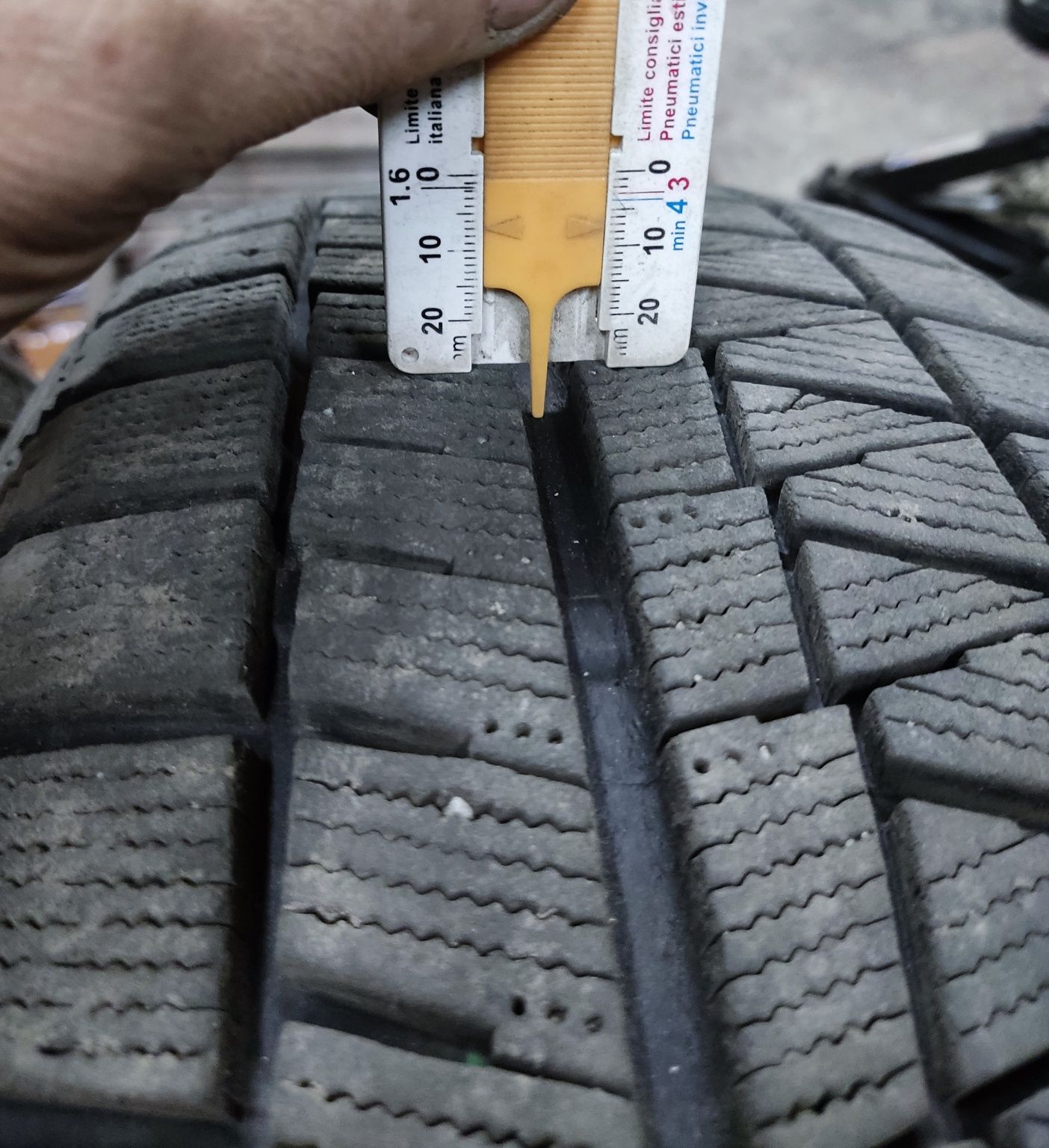 Шина з диском 205/60/R16   Bridgestone, Kumho зима