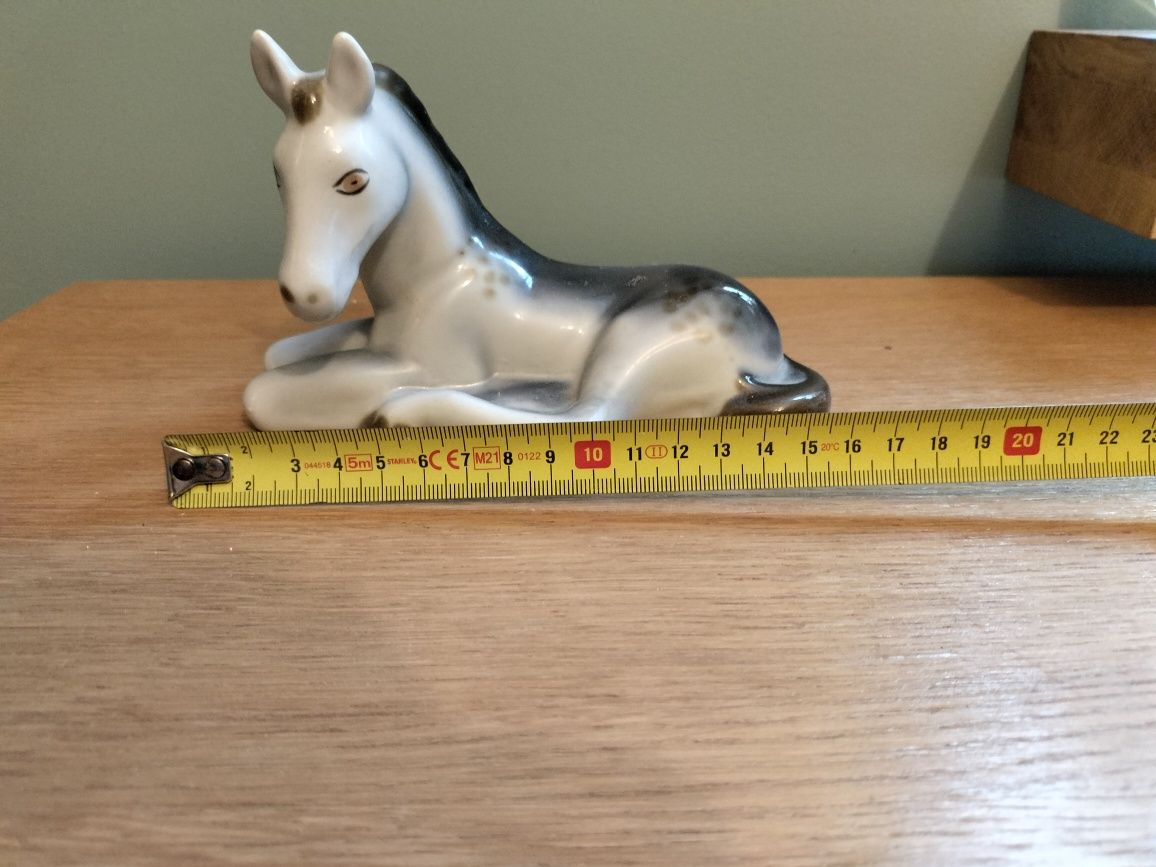 Porcelanowa figurka konia Płonne