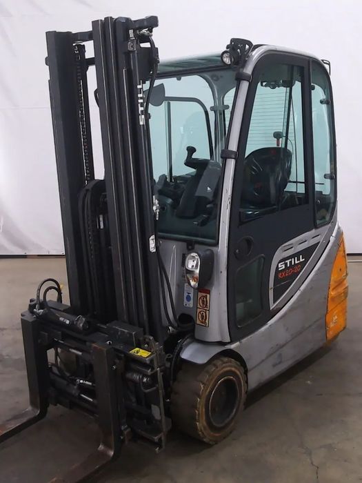 Still RX20-20 Cabinado + Posicionador de Garfos