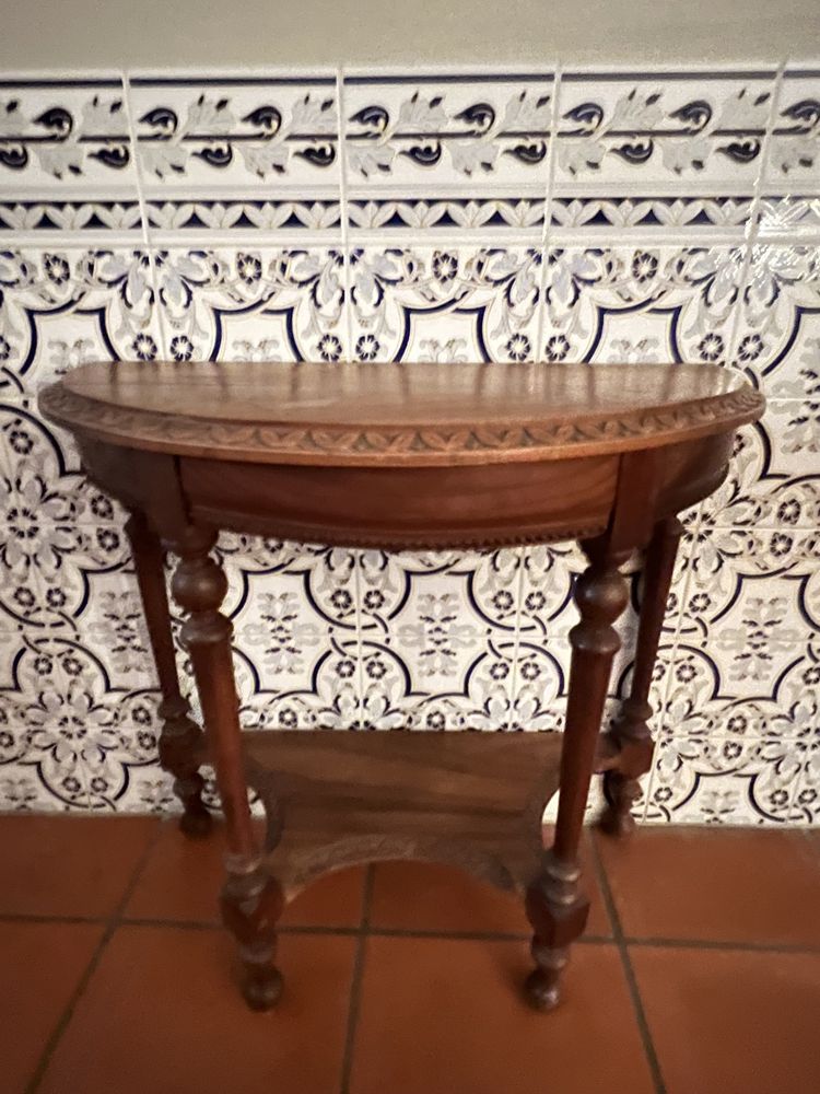 Mesa de apoio em madeira