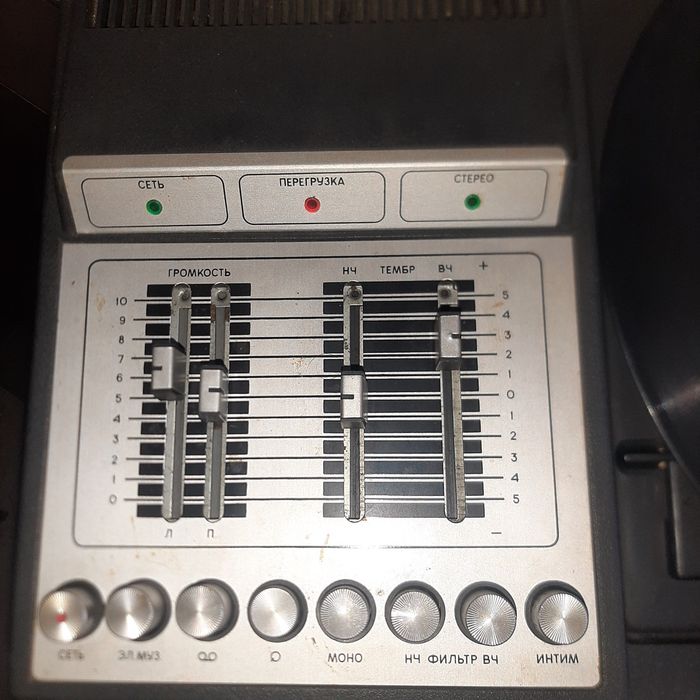 Проигрыватель винила Радиотехника Мелодия 103 с колонками