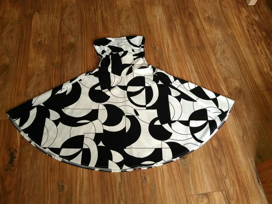 Sukienka Orsay 36 letnia cienka czarno-biała bez ramiączek rozkloszowa