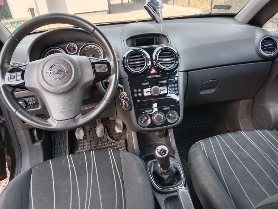 Opel Corsa 2010 r