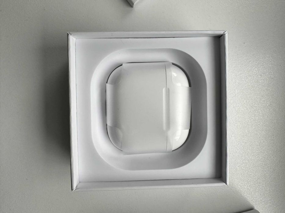 AirPods 4 Активне шумозаглушення
