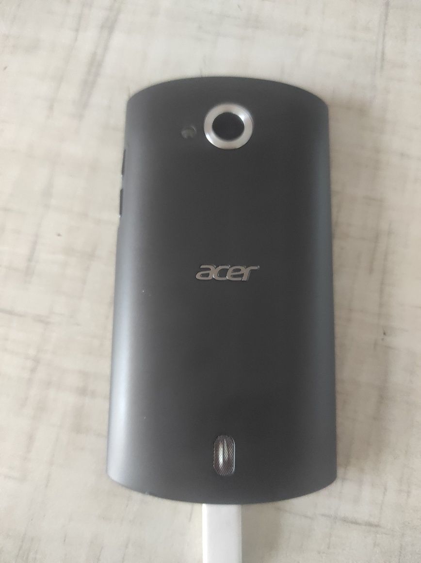 Продам  мобильный телефо acer. нет зарядного. и другие.